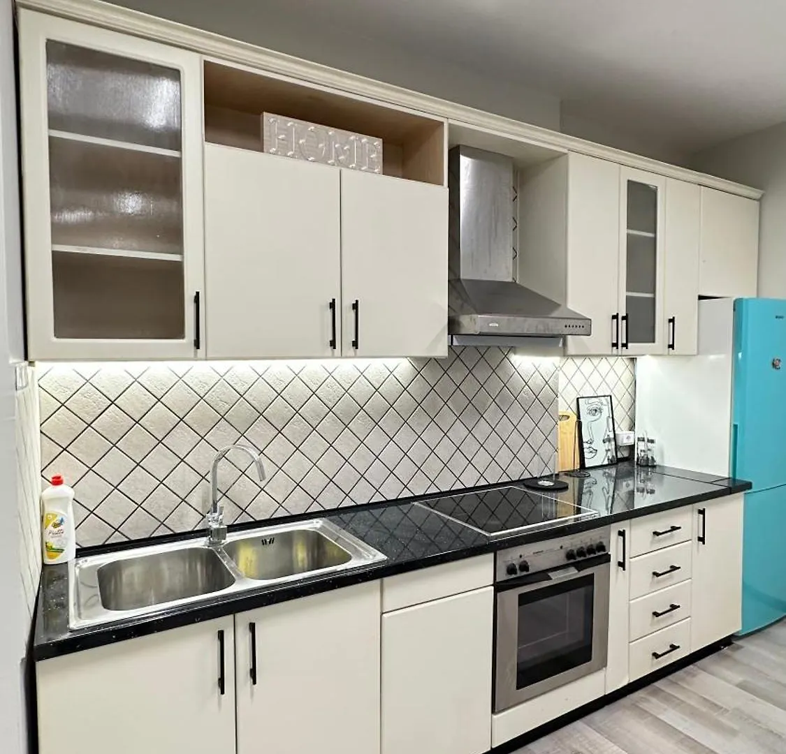 Lägenhet Downtown Apartament Tirana