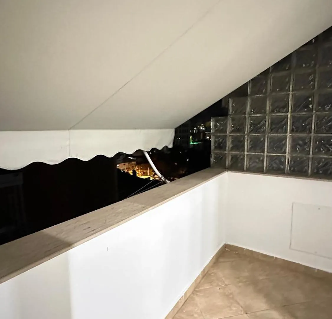 Lägenhet Downtown Apartament Tirana Albanien